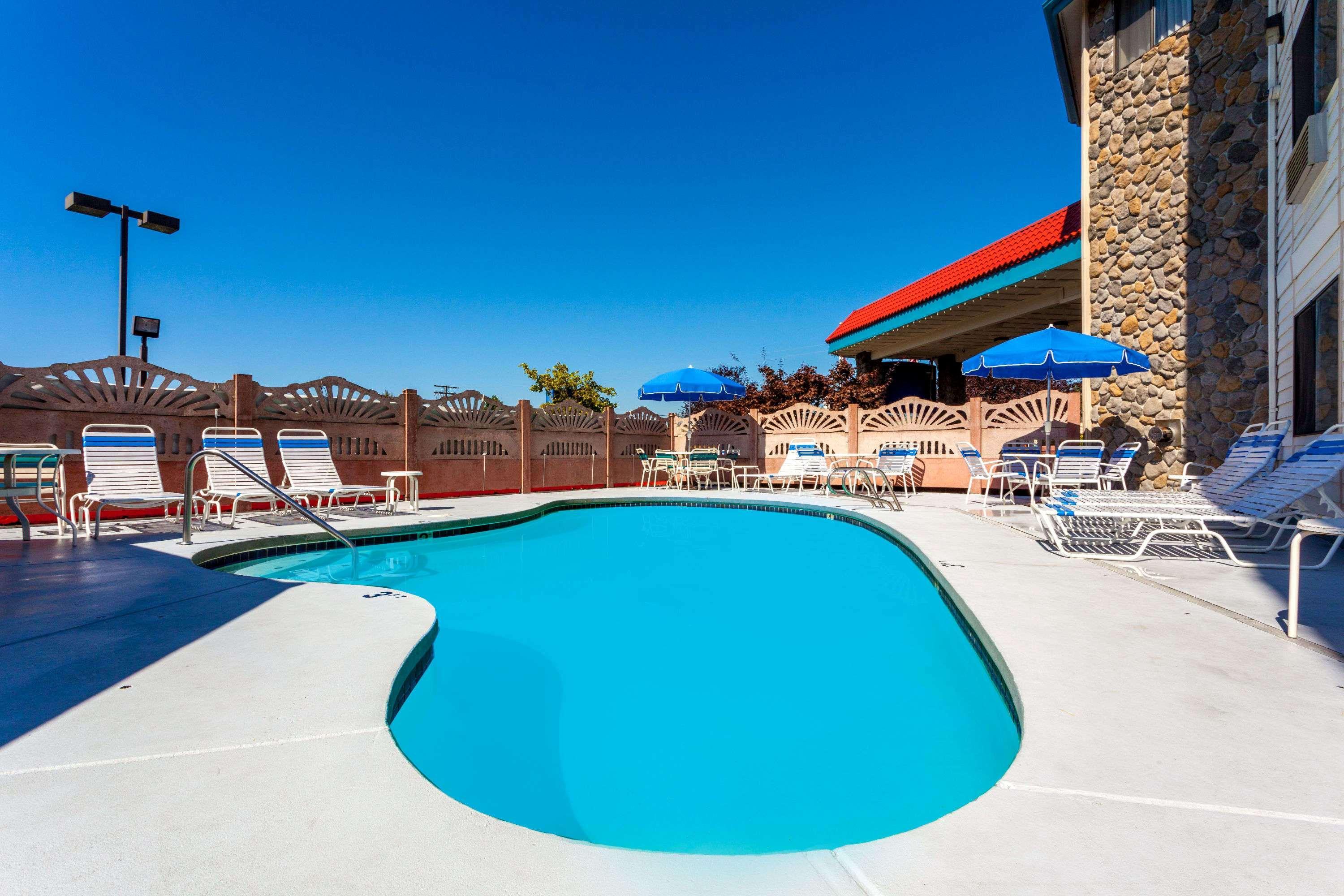 Baymont Inn & Suites By Wyndham Bellingham Bagian luar foto