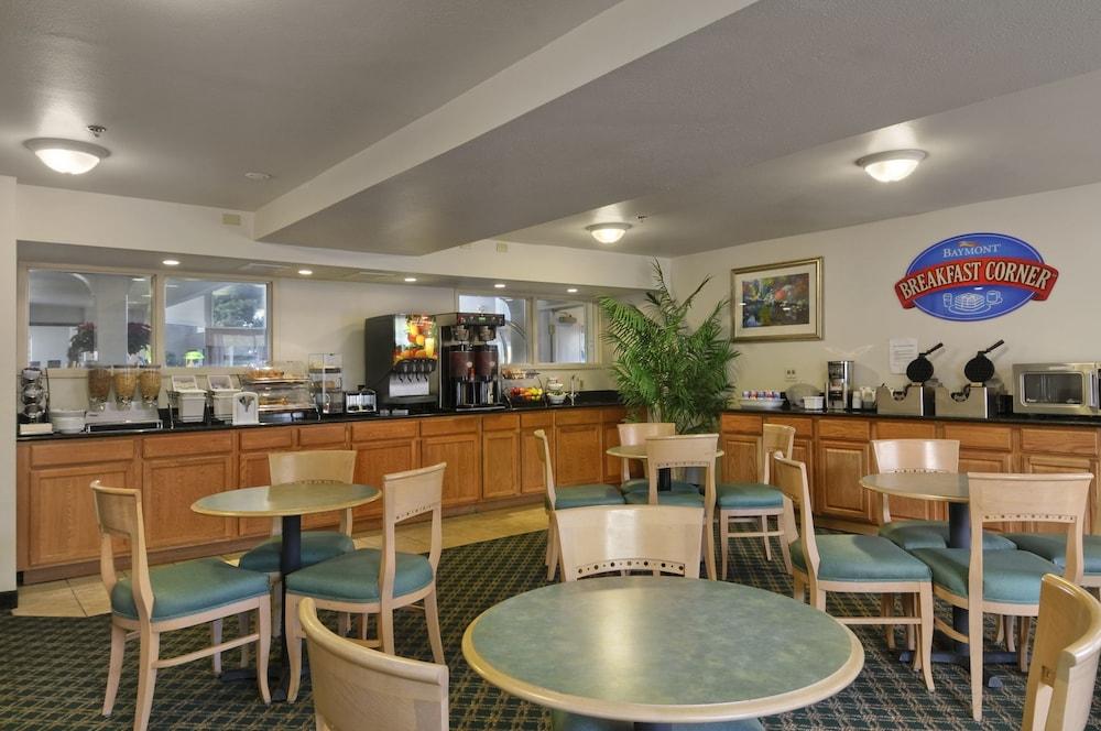 Baymont Inn & Suites By Wyndham Bellingham Bagian luar foto