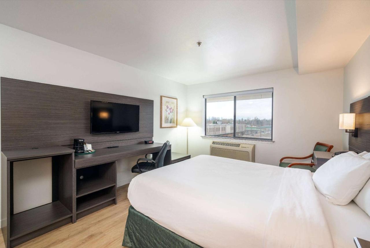 Baymont Inn & Suites By Wyndham Bellingham Bagian luar foto