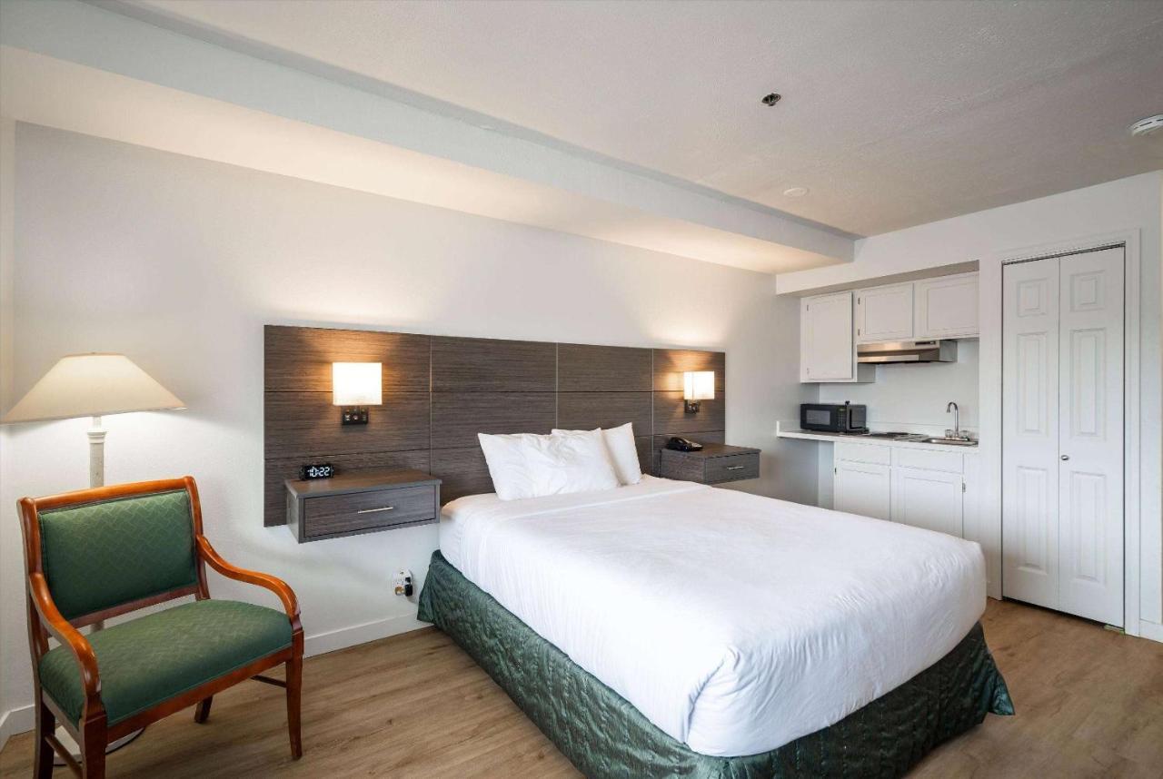 Baymont Inn & Suites By Wyndham Bellingham Bagian luar foto