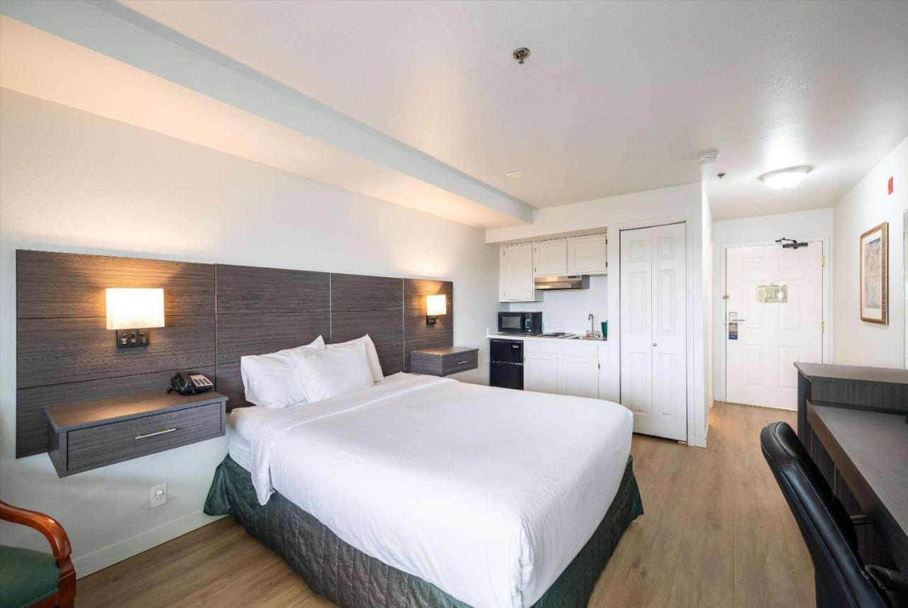 Baymont Inn & Suites By Wyndham Bellingham Bagian luar foto