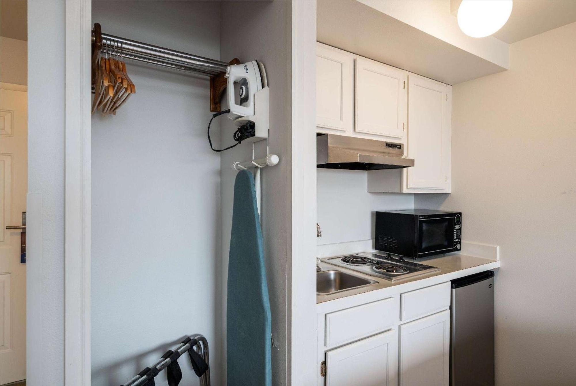 Baymont Inn & Suites By Wyndham Bellingham Bagian luar foto