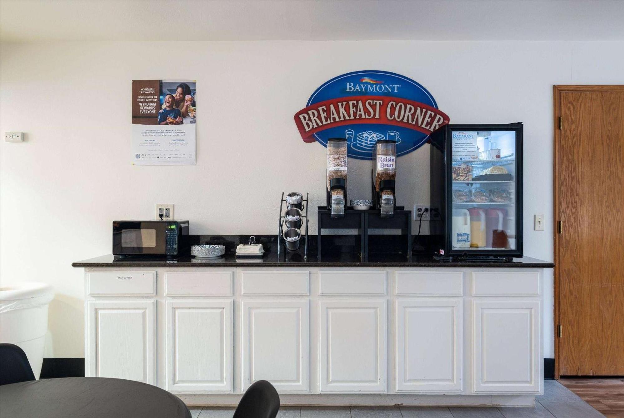 Baymont Inn & Suites By Wyndham Bellingham Bagian luar foto