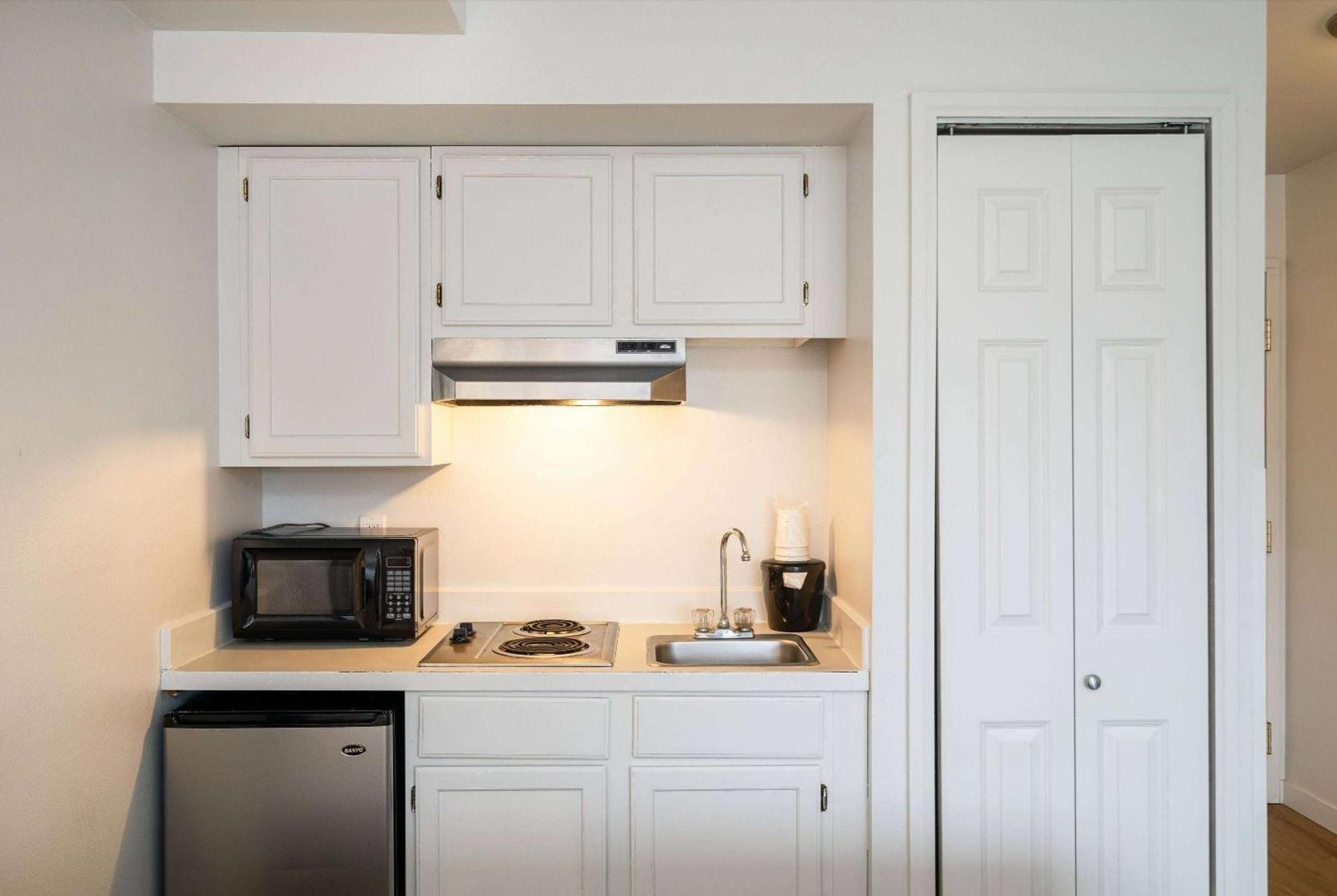 Baymont Inn & Suites By Wyndham Bellingham Bagian luar foto