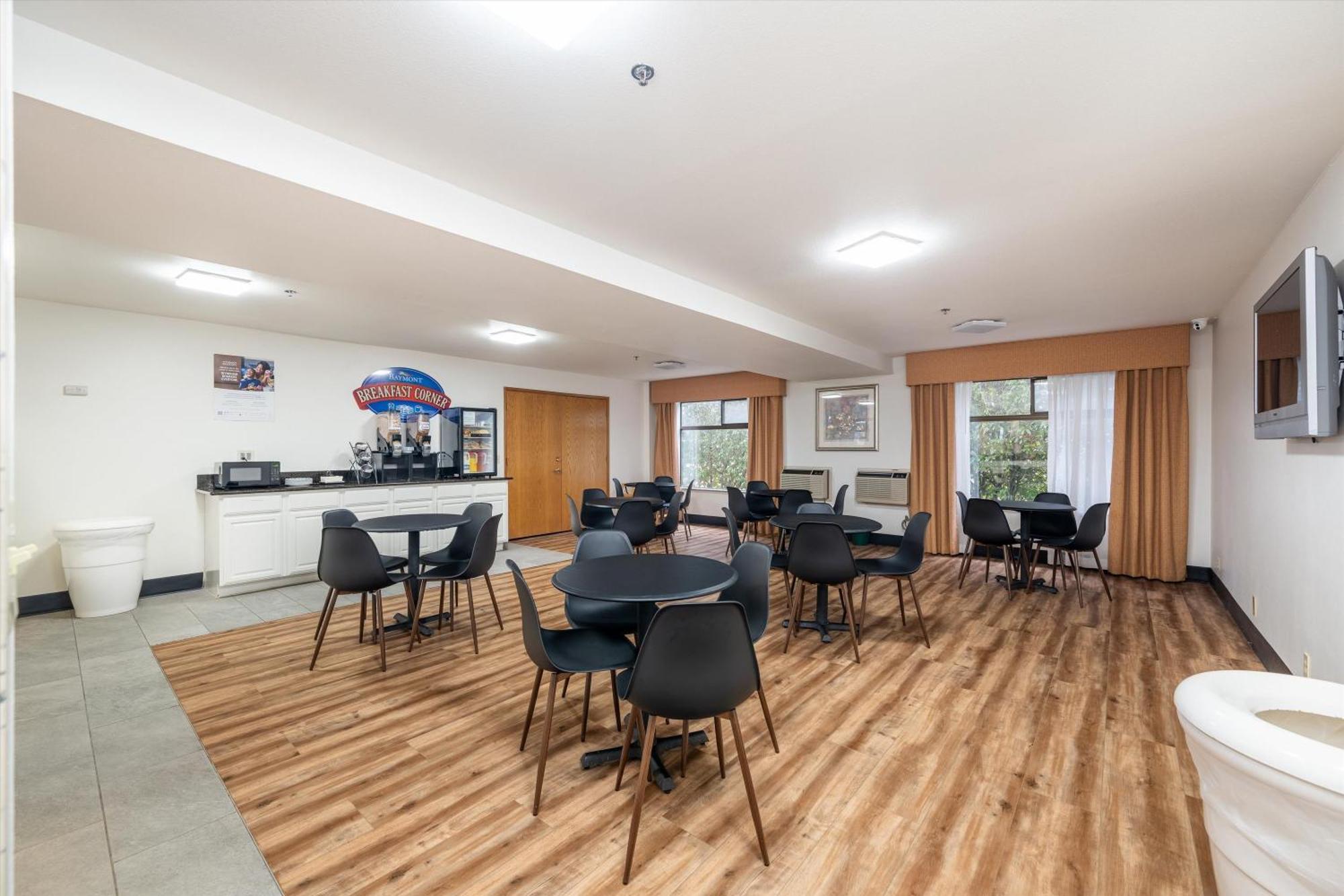 Baymont Inn & Suites By Wyndham Bellingham Bagian luar foto