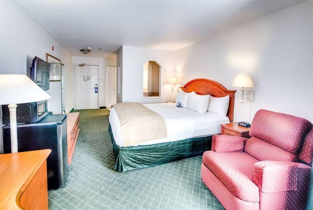 Baymont Inn & Suites By Wyndham Bellingham Bagian luar foto